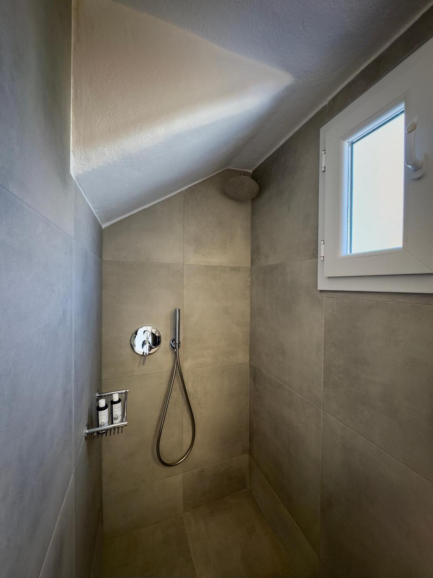 Aneton Residences Folegandros 카라보스타시 외부 사진