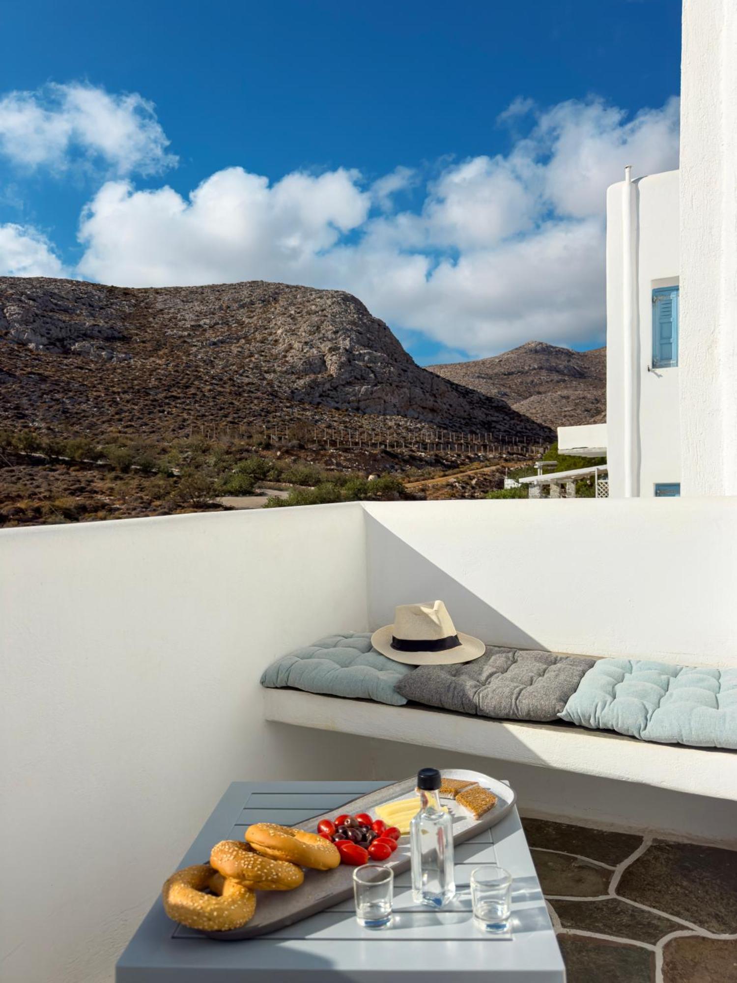 Aneton Residences Folegandros 카라보스타시 외부 사진
